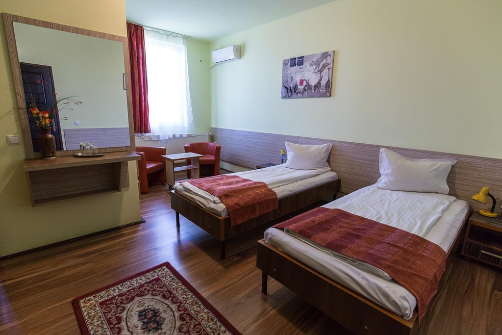 Pension Varadia Oradea Exterior foto