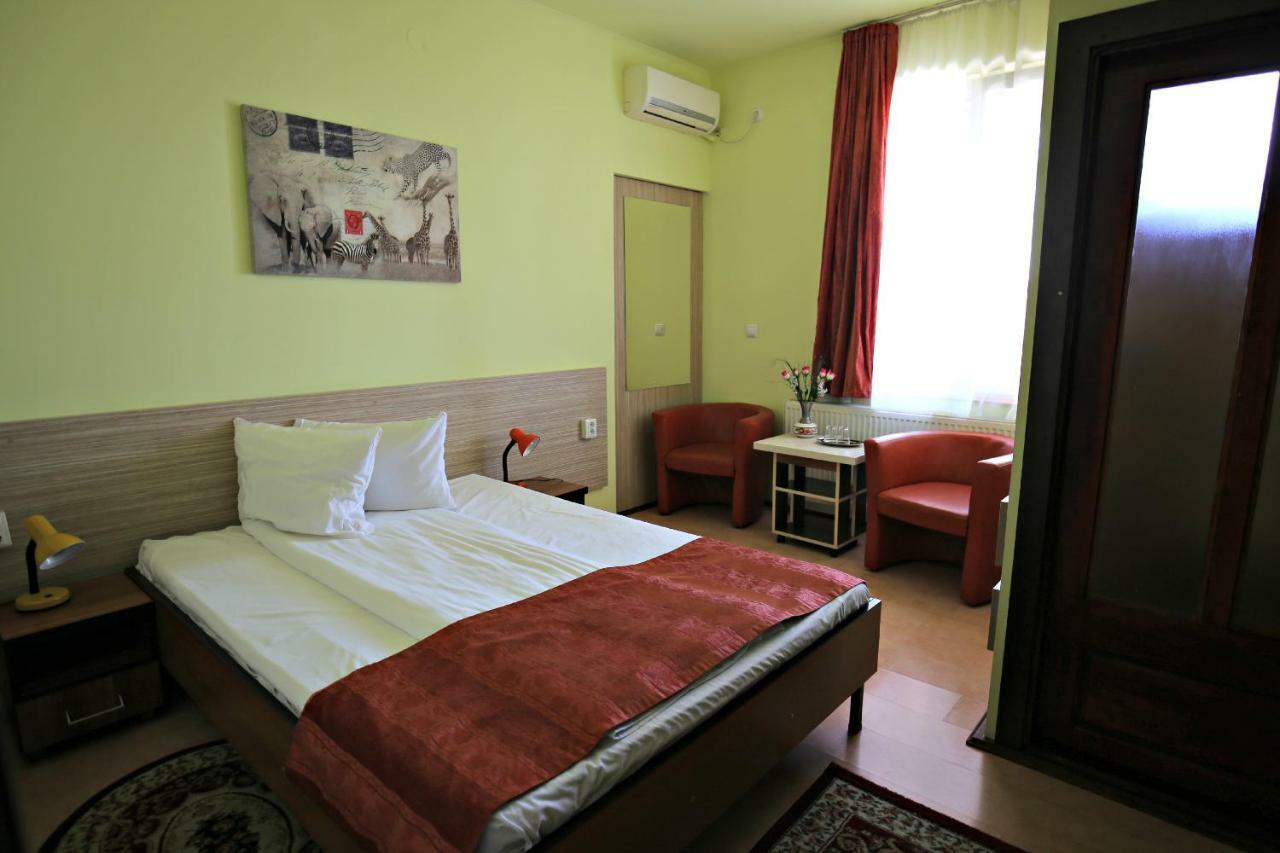 Pension Varadia Oradea Exterior foto